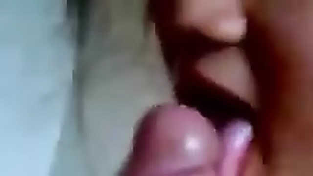 Özbek, sevgilisinin yanağına vurdu.