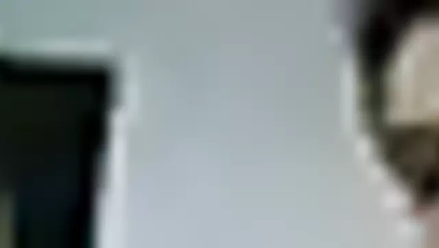 Özbek karı, kocasını onun arkadaşıyla aldatıyor.
