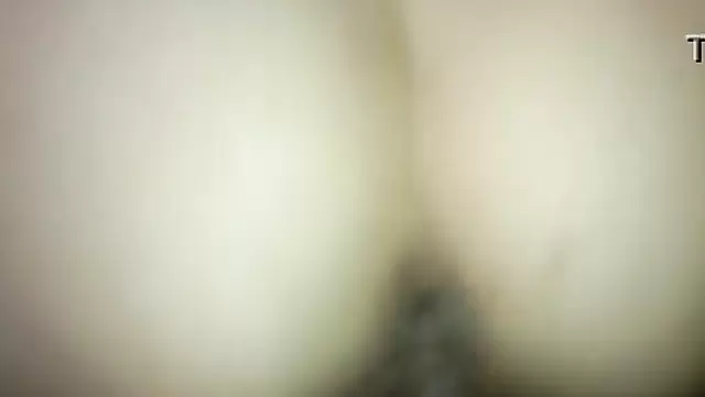 Özbek kız, amına tutkuyla derin derin giriliyor.