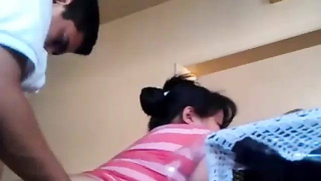Yaşlı adam, Özbek olgun kadını köpek pozisyonunda sikişiyor